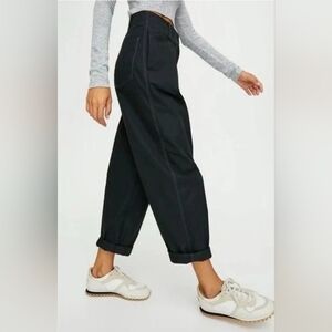 Aritzia Wilfred Free Day-Off High Waisted Pleated Pants Black Size 00